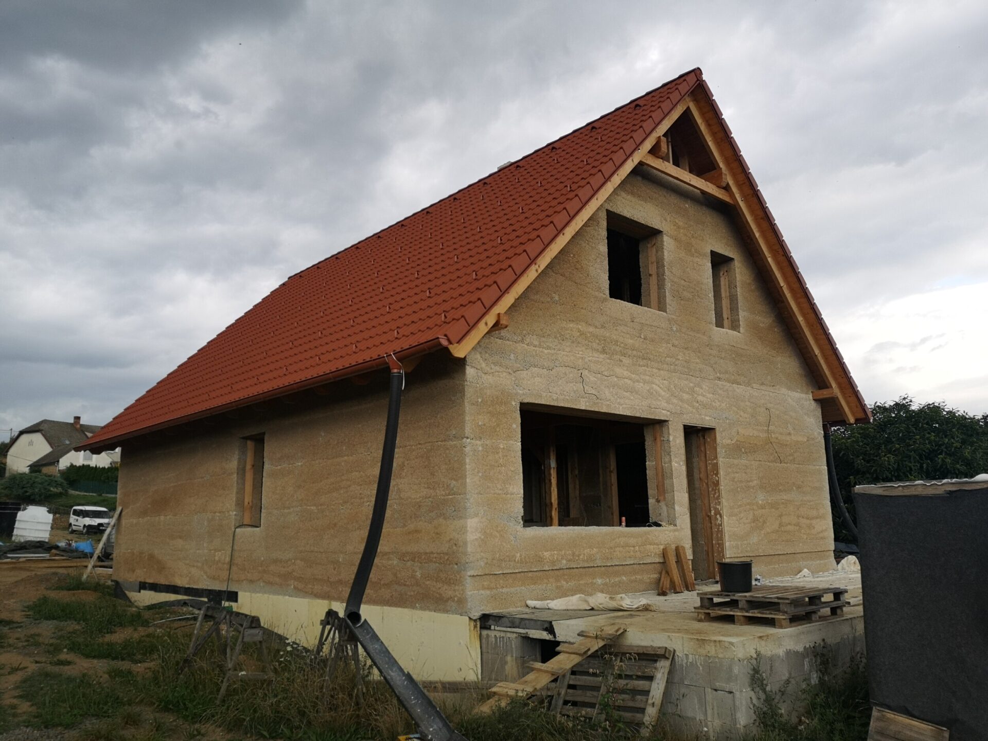 Netradiční materiály ve stavebnictví: Stavební materiály na bázi konopí 2 Konopny beton Sedlcany