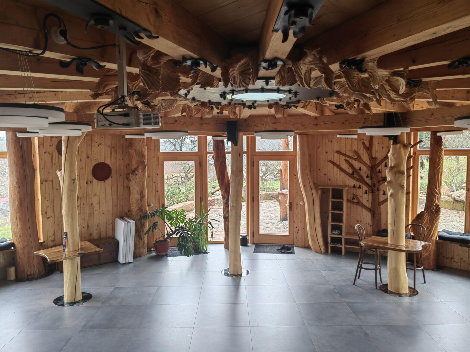 Netradiční materiály ve stavebnictví: Stavební materiály na bázi konopí 1 Konopny lak a napousteci olej Lanov 1