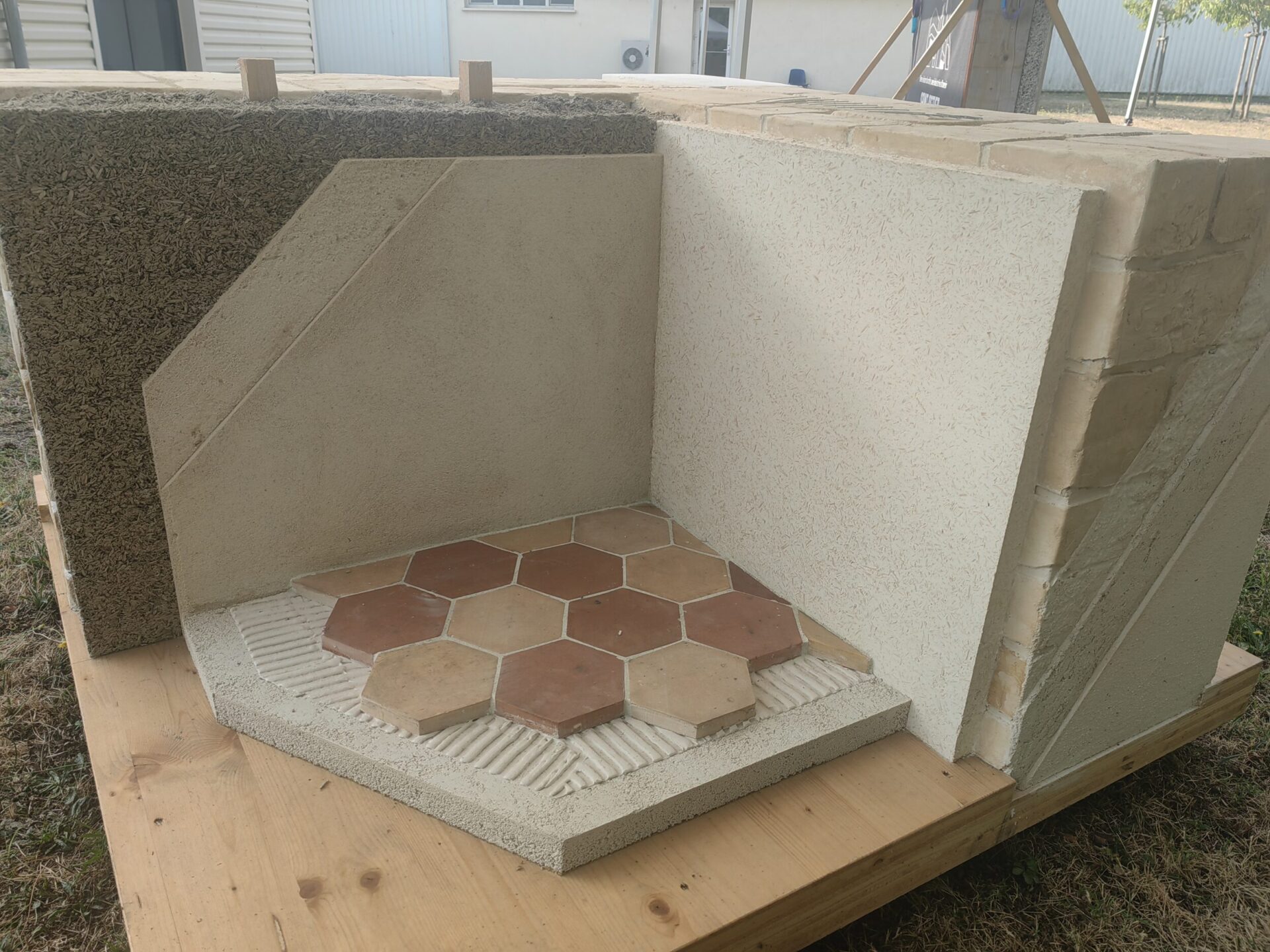 Povrchove upravy zatepleni z konopneho betonu klasickeho zdiva a vapenny beton Limecrete